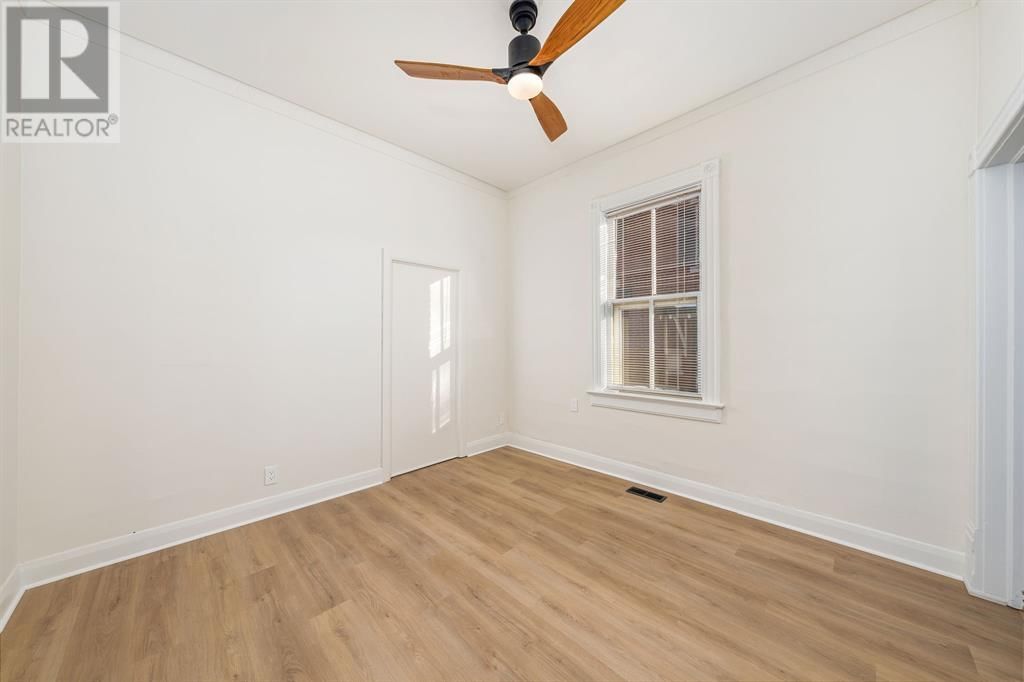 119 CHRISTINA STREET SOUTH Image 32