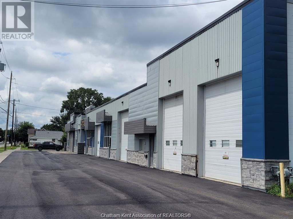 281 GRAND AVENUE EAST Image 1