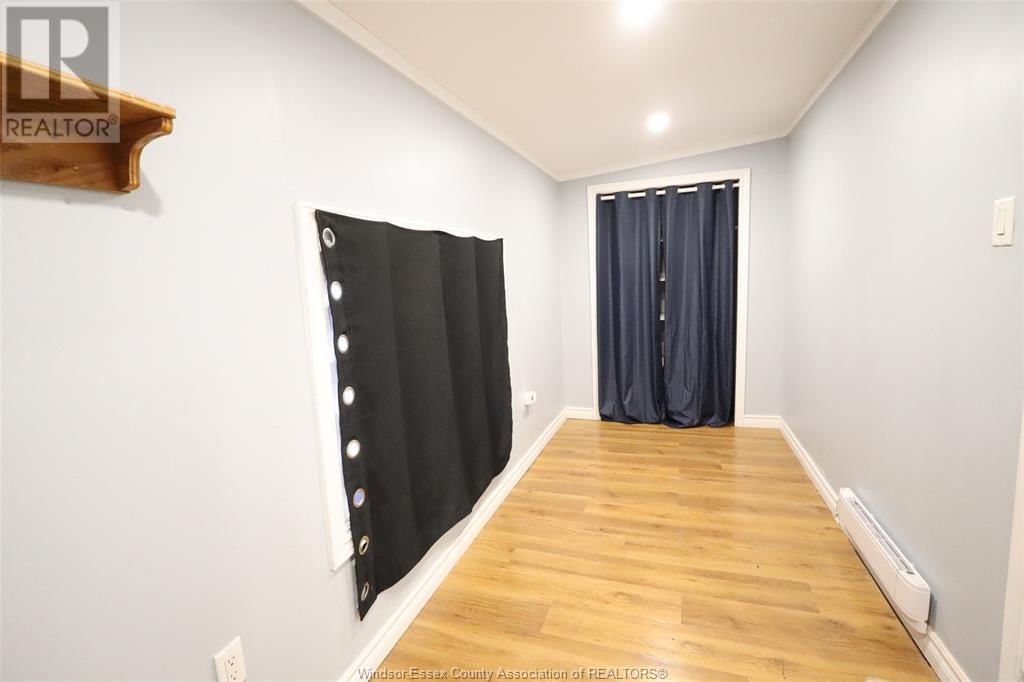 817 CHATHAM STREET EAST Image 15
