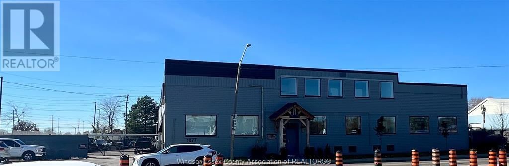 1877 WALKER ROAD Image 3