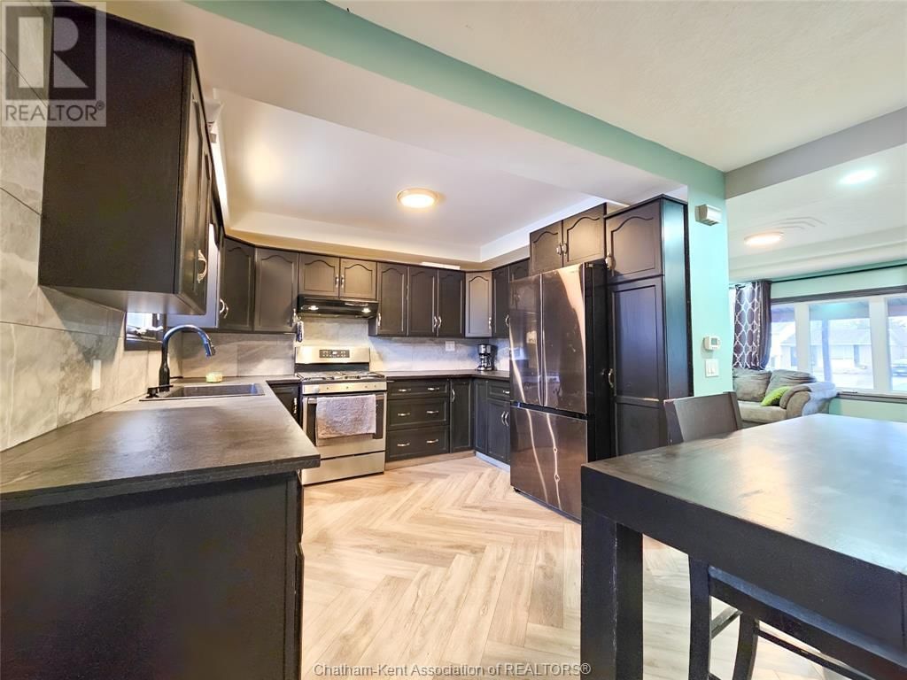 74 CHESTNUT DRIVE Image 15