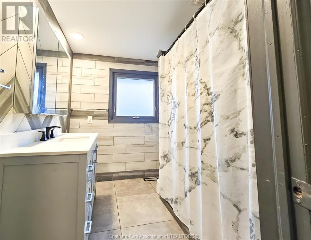 74 CHESTNUT DRIVE Image 18