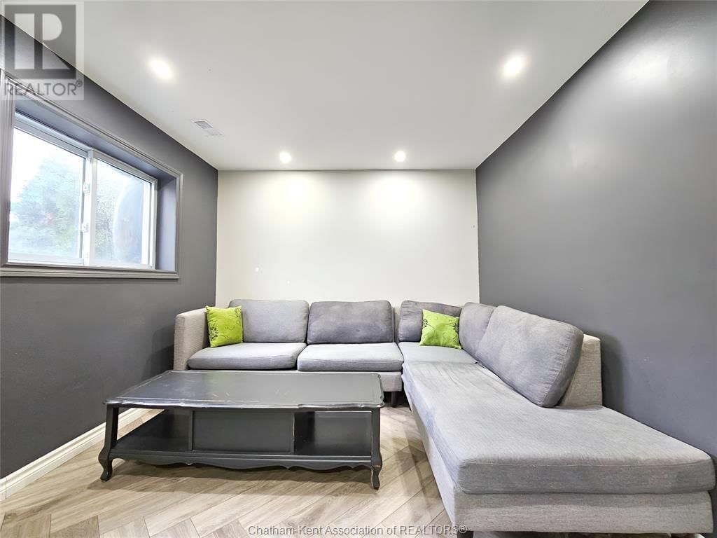 74 CHESTNUT DRIVE Image 33