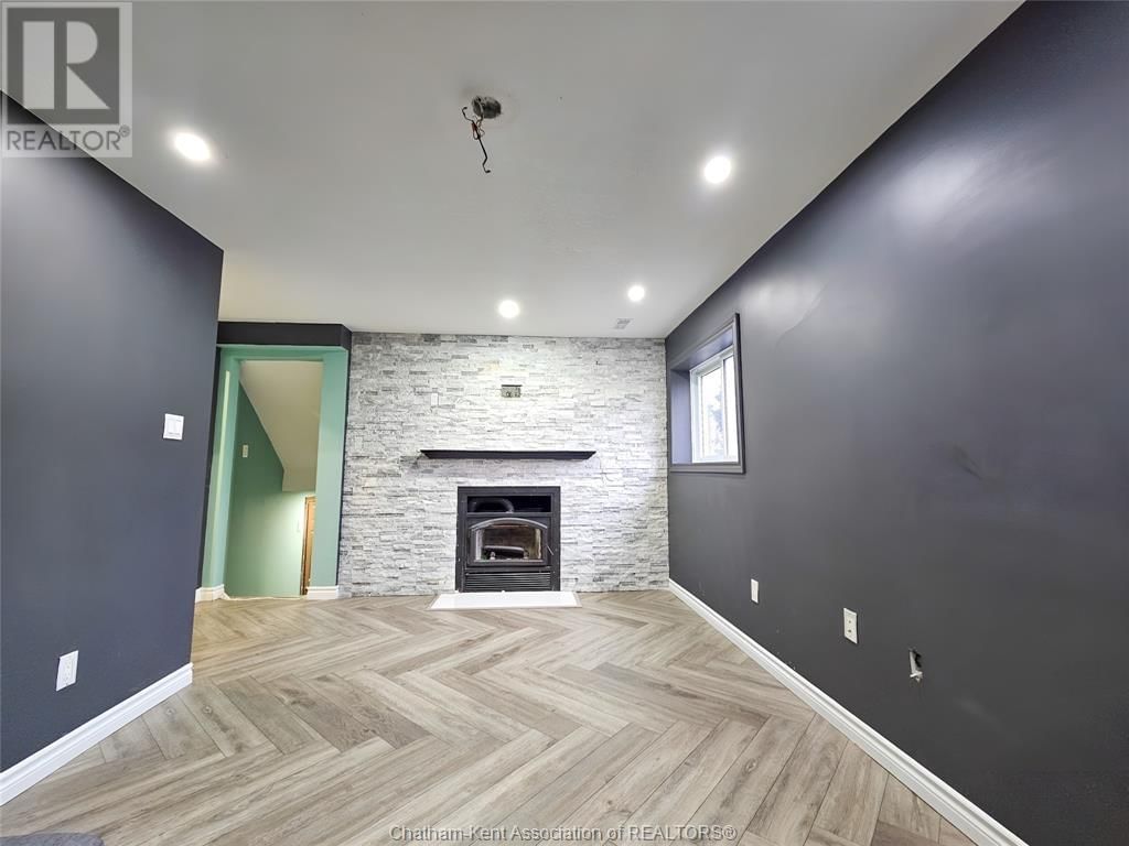 74 CHESTNUT DRIVE Image 35