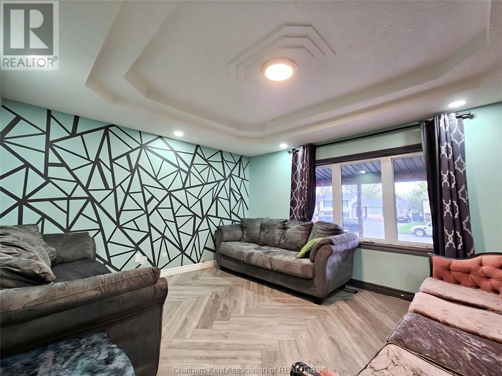 74 CHESTNUT DRIVE Image 4