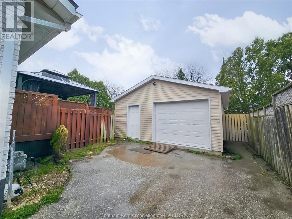 74 CHESTNUT DRIVE Image 42