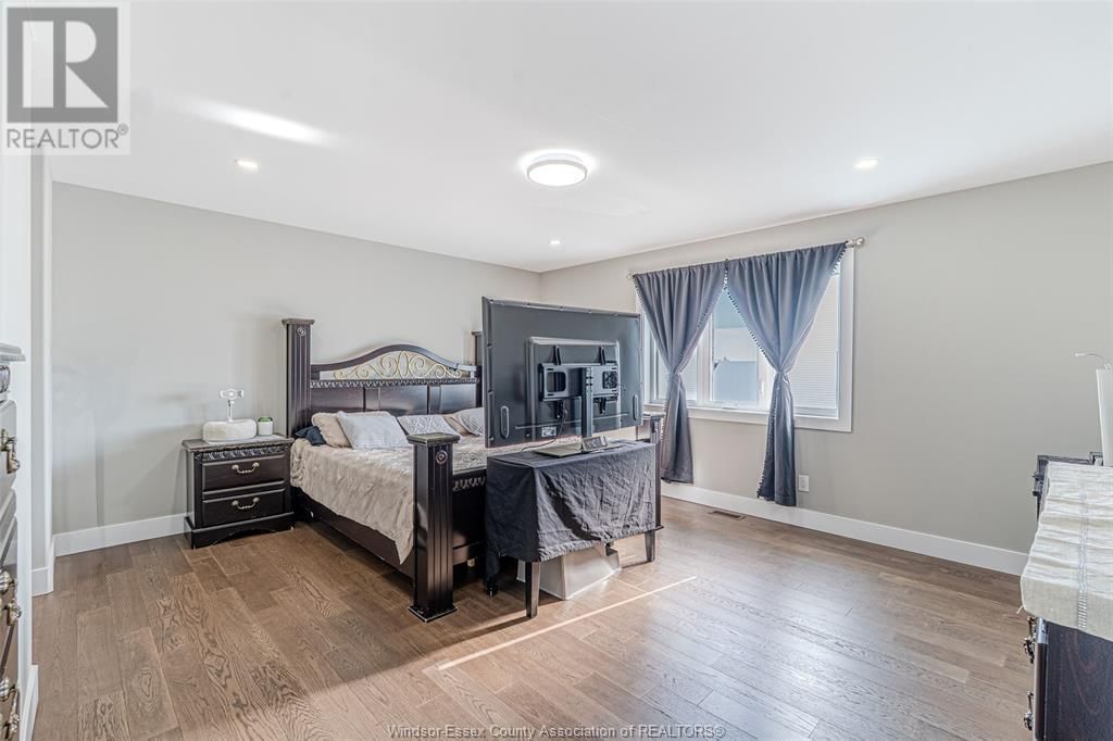 133 CHURCHILL PARK Image 19