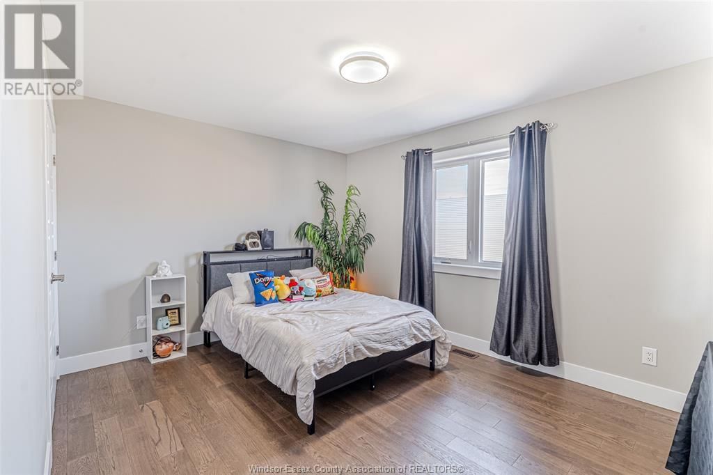 133 CHURCHILL PARK Image 22