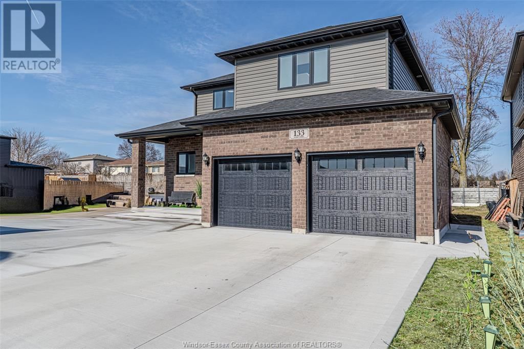 133 CHURCHILL PARK Image 3