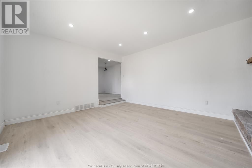 3130 CLEMENCEAU BOULEVARD Image 21