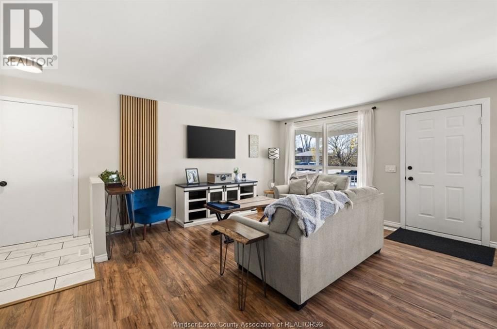 425 CHAMPLAIN COURT Image 11