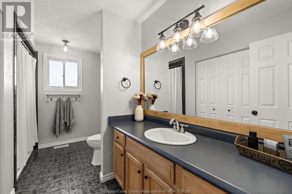 425 CHAMPLAIN COURT Image 12