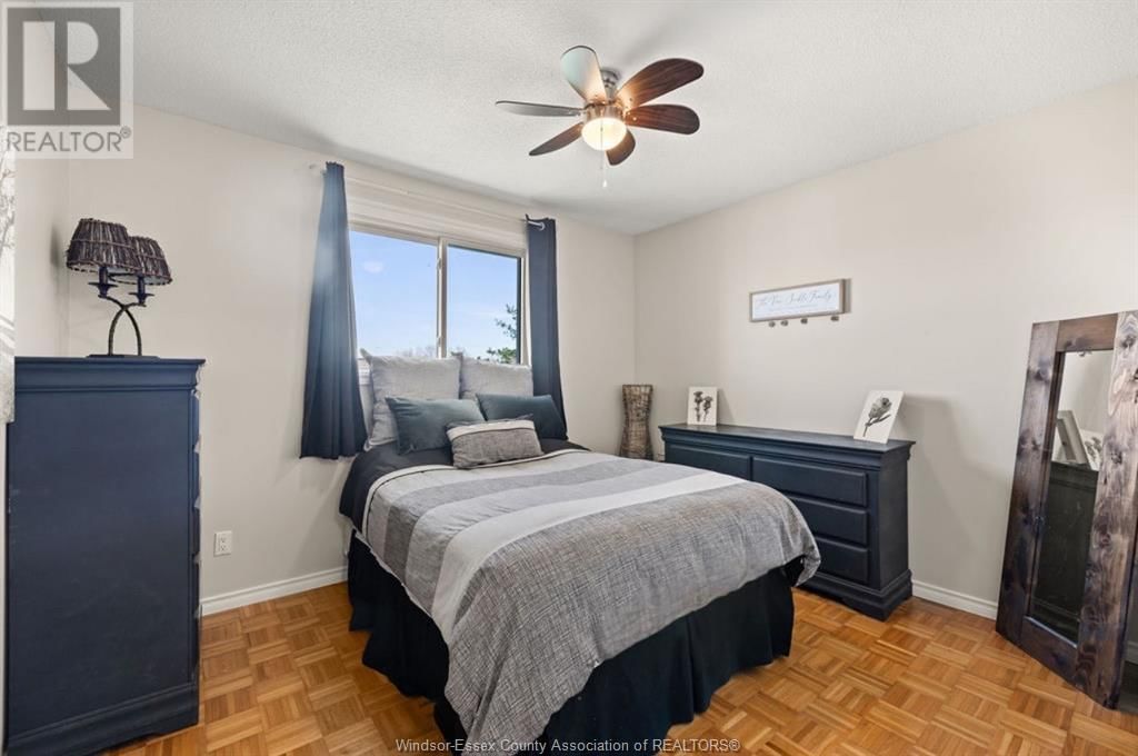 425 CHAMPLAIN COURT Image 15