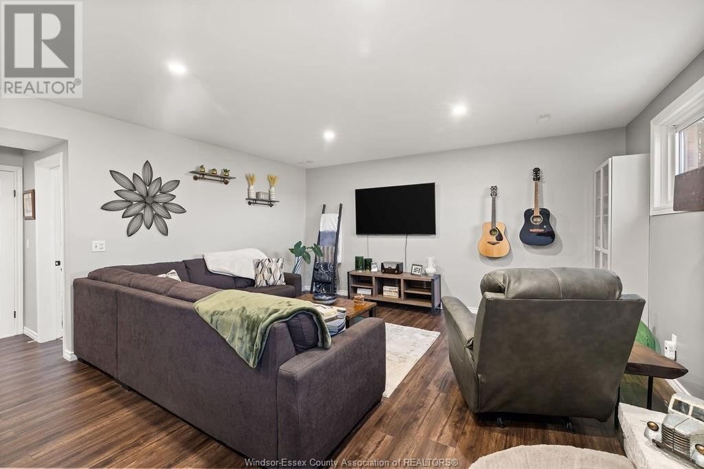 425 CHAMPLAIN COURT Image 18