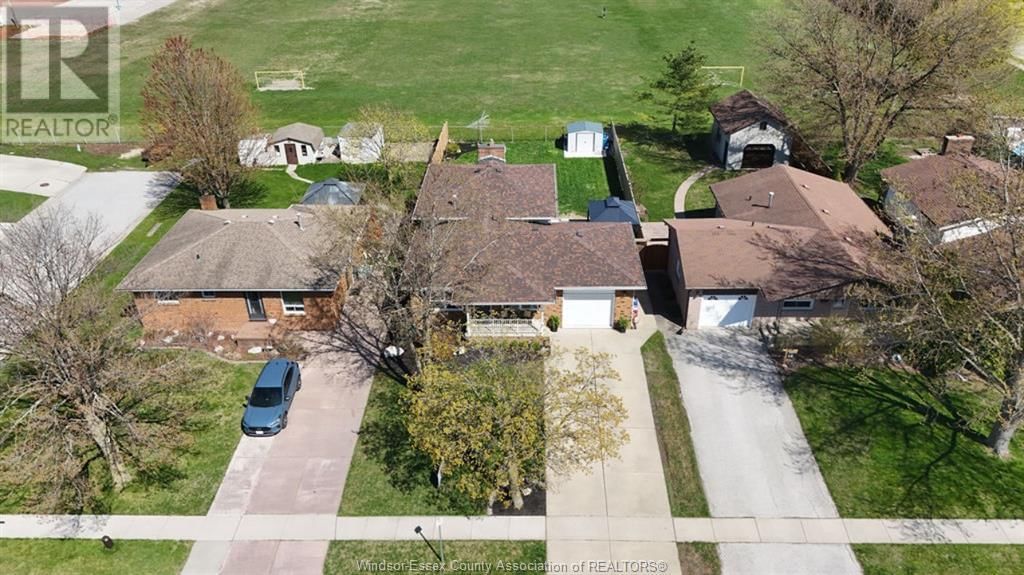 425 CHAMPLAIN COURT Image 28