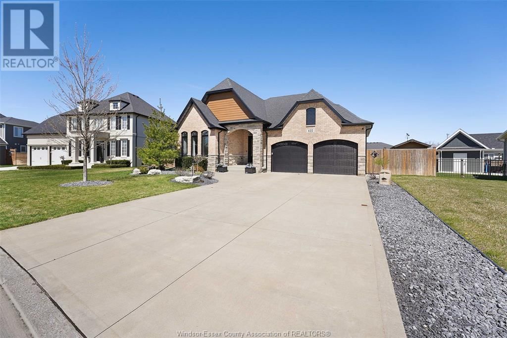 122 BLUE JAY CRESCENT Image 3