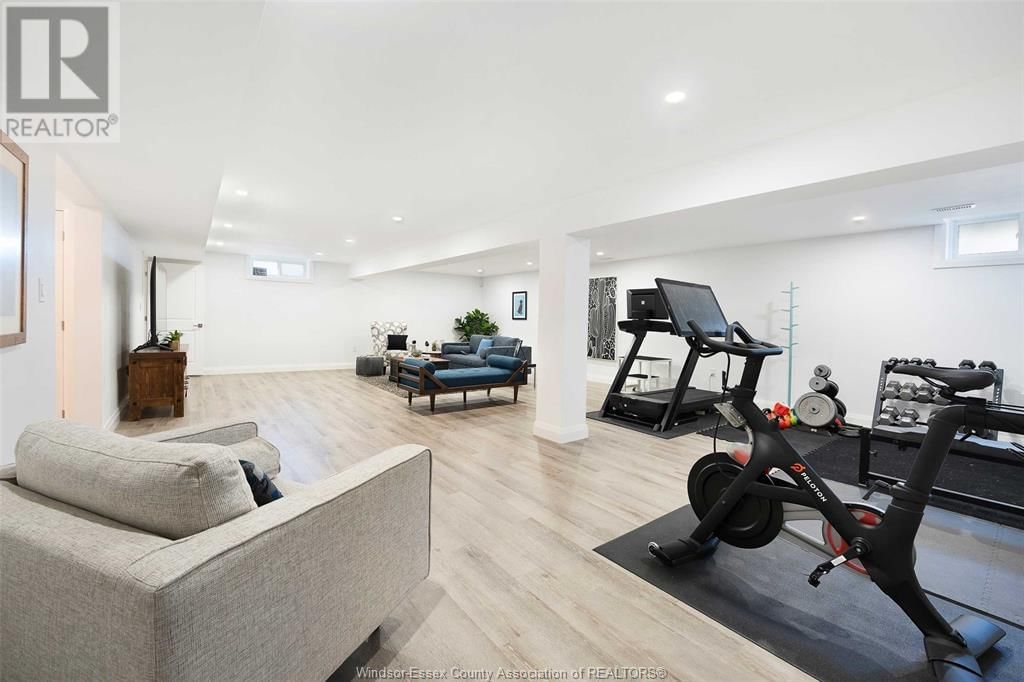 122 BLUE JAY CRESCENT Image 33