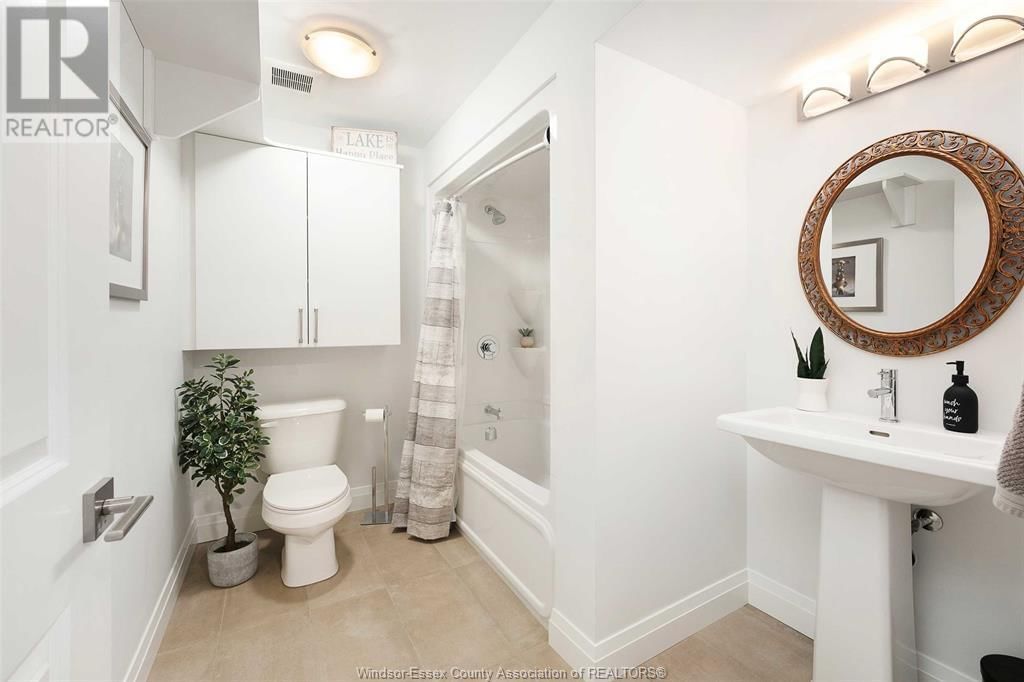 122 BLUE JAY CRESCENT Image 37