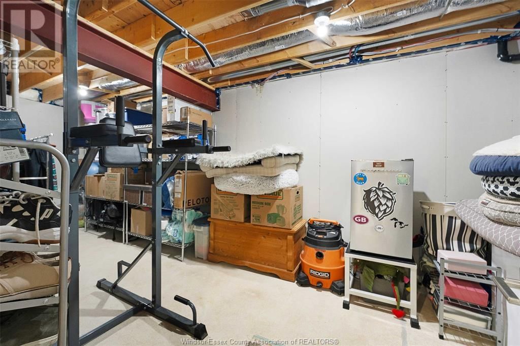 122 BLUE JAY CRESCENT Image 39