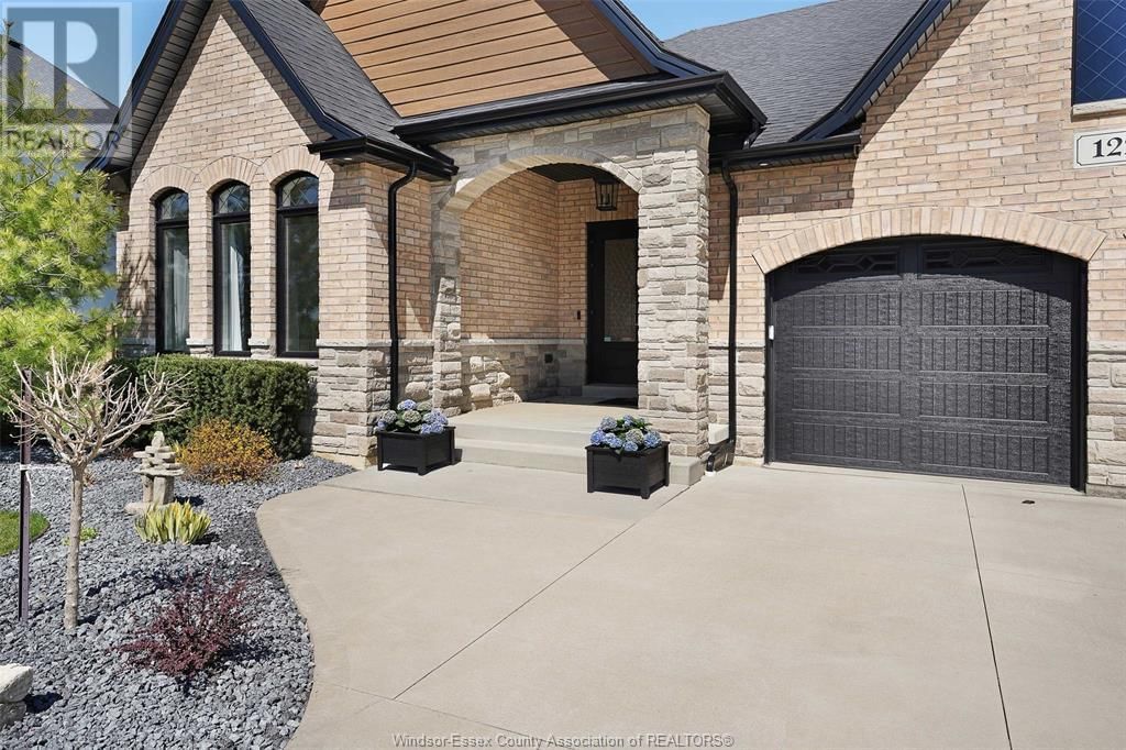122 BLUE JAY CRESCENT Image 4