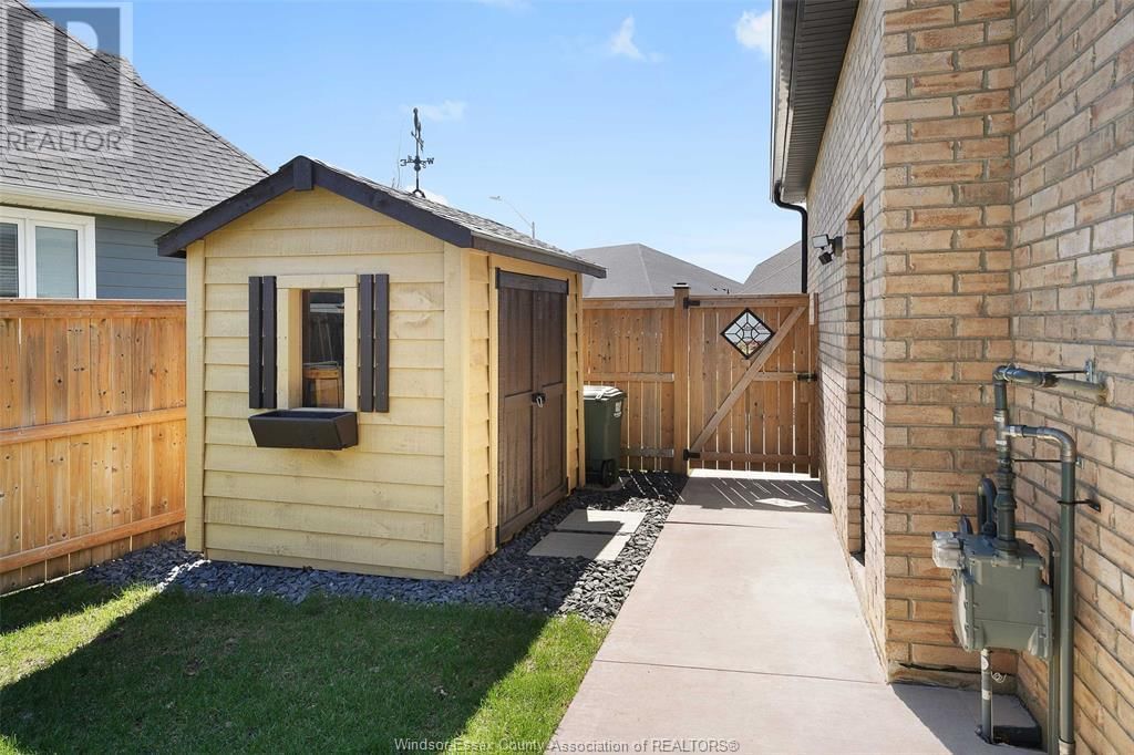 122 BLUE JAY CRESCENT Image 41