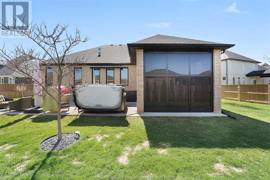 122 BLUE JAY CRESCENT Image 45