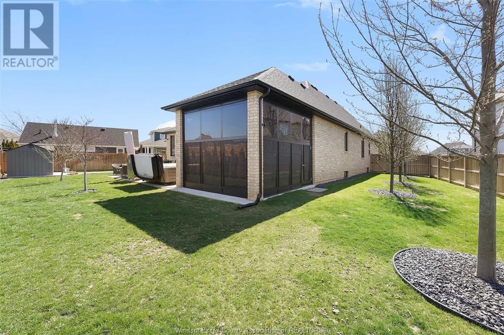 122 BLUE JAY CRESCENT Image 46