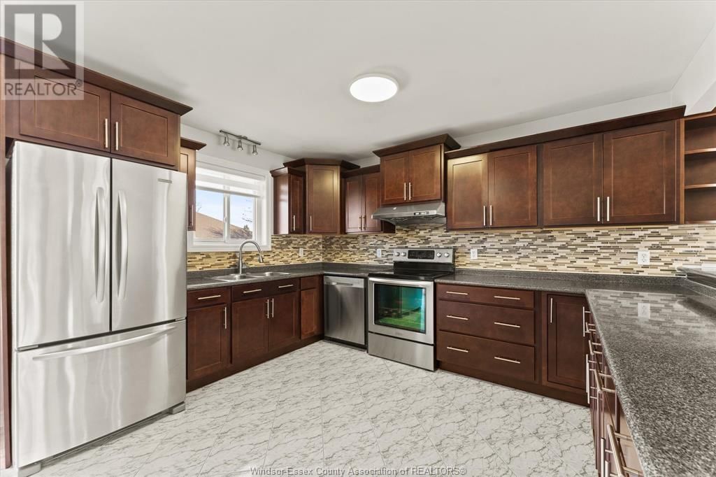 2374 ST. CLAIR AVENUE Image 13