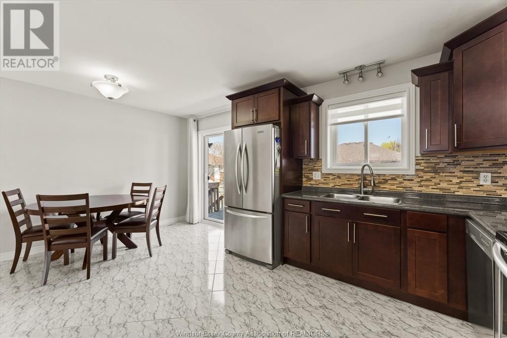 2374 ST. CLAIR AVENUE Image 16