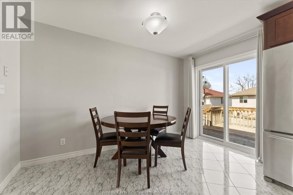 2374 ST. CLAIR AVENUE Image 18
