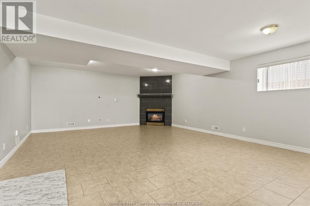 2374 ST. CLAIR AVENUE Image 27