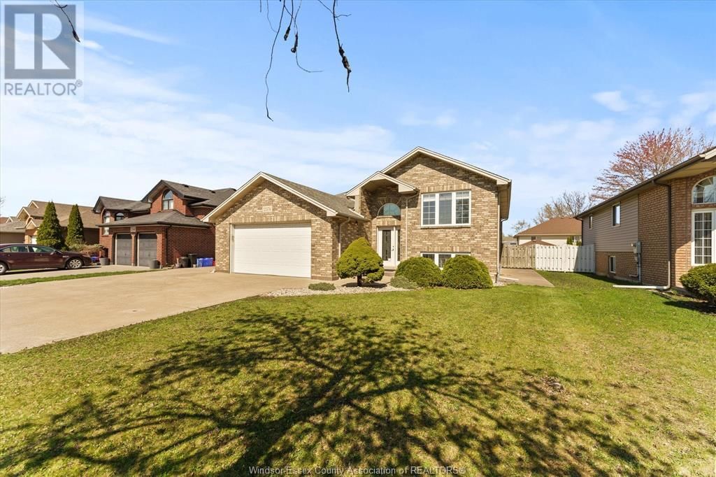 2374 ST. CLAIR AVENUE Image 3