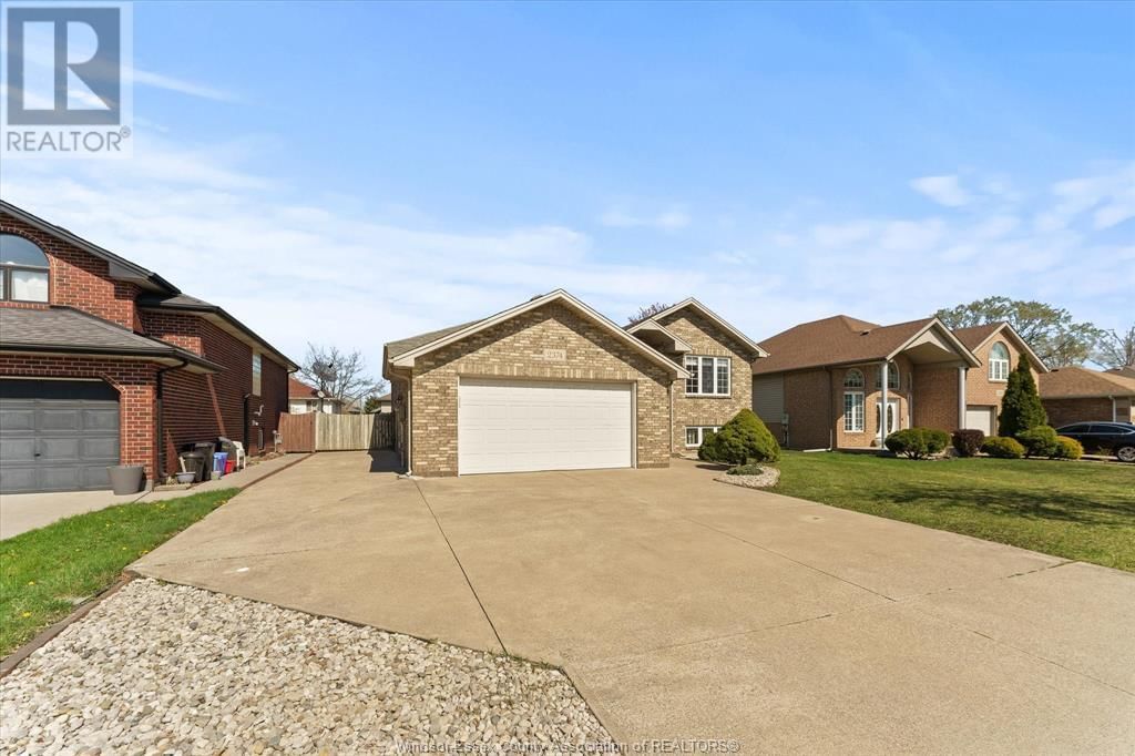2374 ST. CLAIR AVENUE Image 4