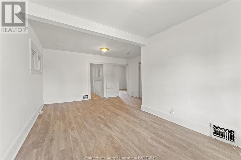 1143-1145 MARENTETTE AVENUE Image 7
