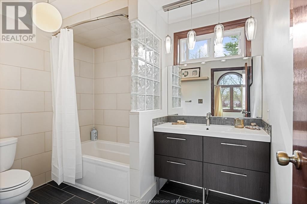 547 FLORENCE AVENUE Image 24