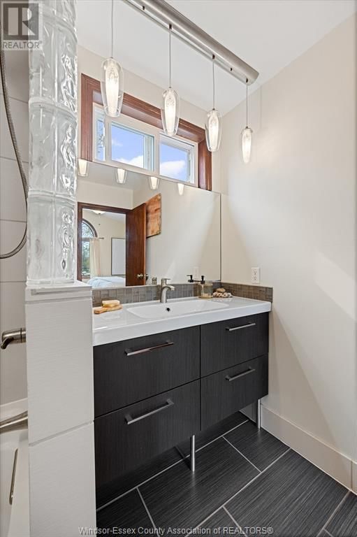 547 FLORENCE AVENUE Image 25