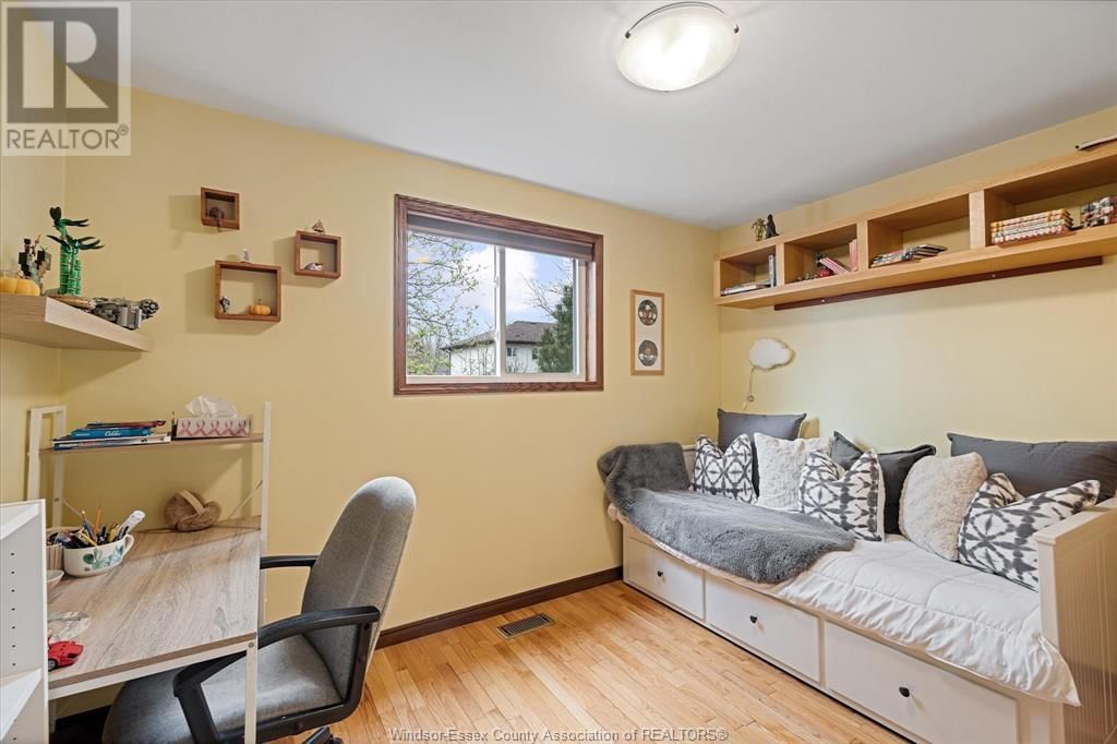 547 FLORENCE AVENUE Image 29