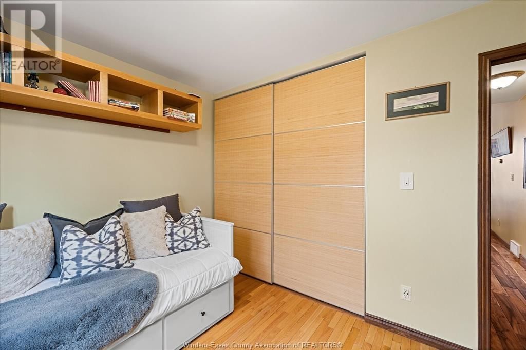 547 FLORENCE AVENUE Image 30
