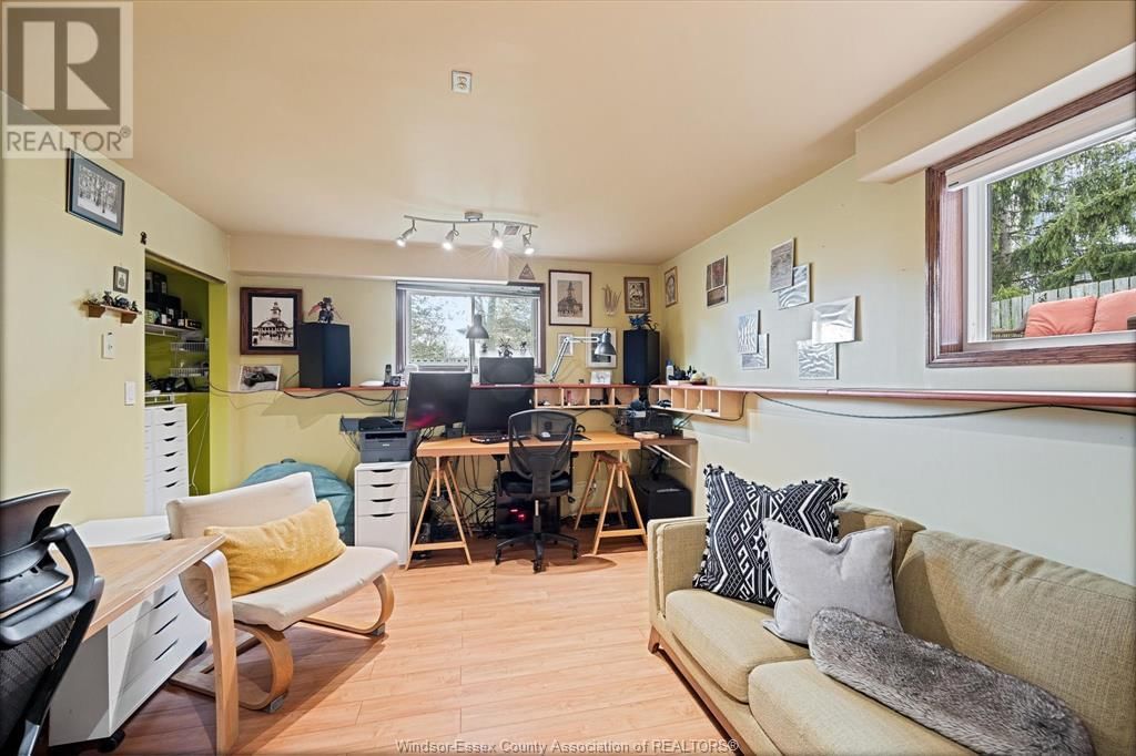 547 FLORENCE AVENUE Image 32