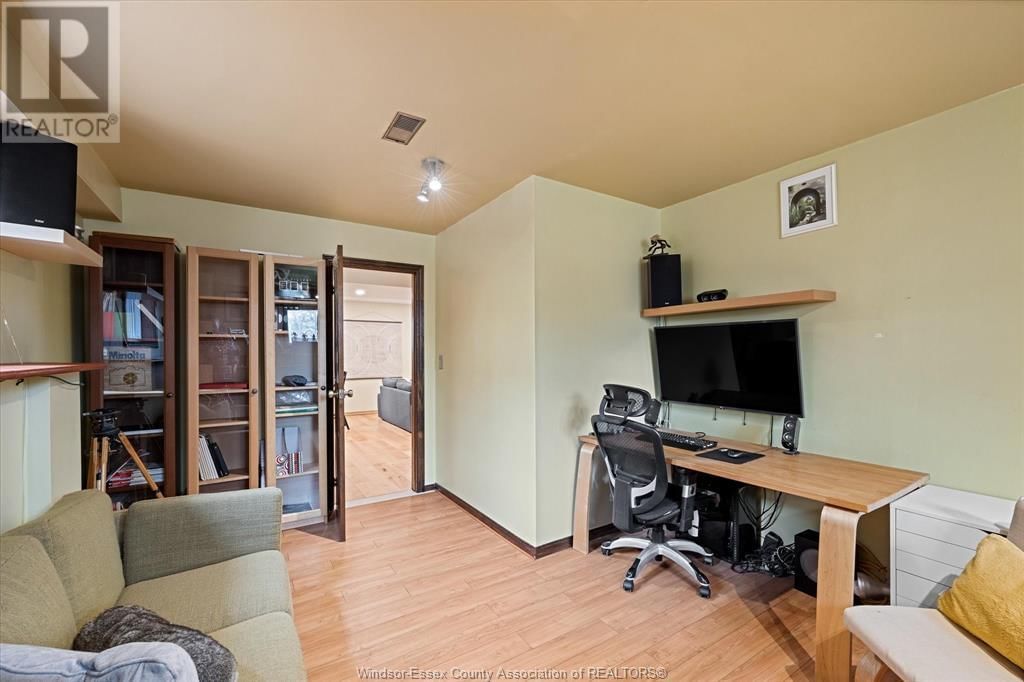 547 FLORENCE AVENUE Image 33