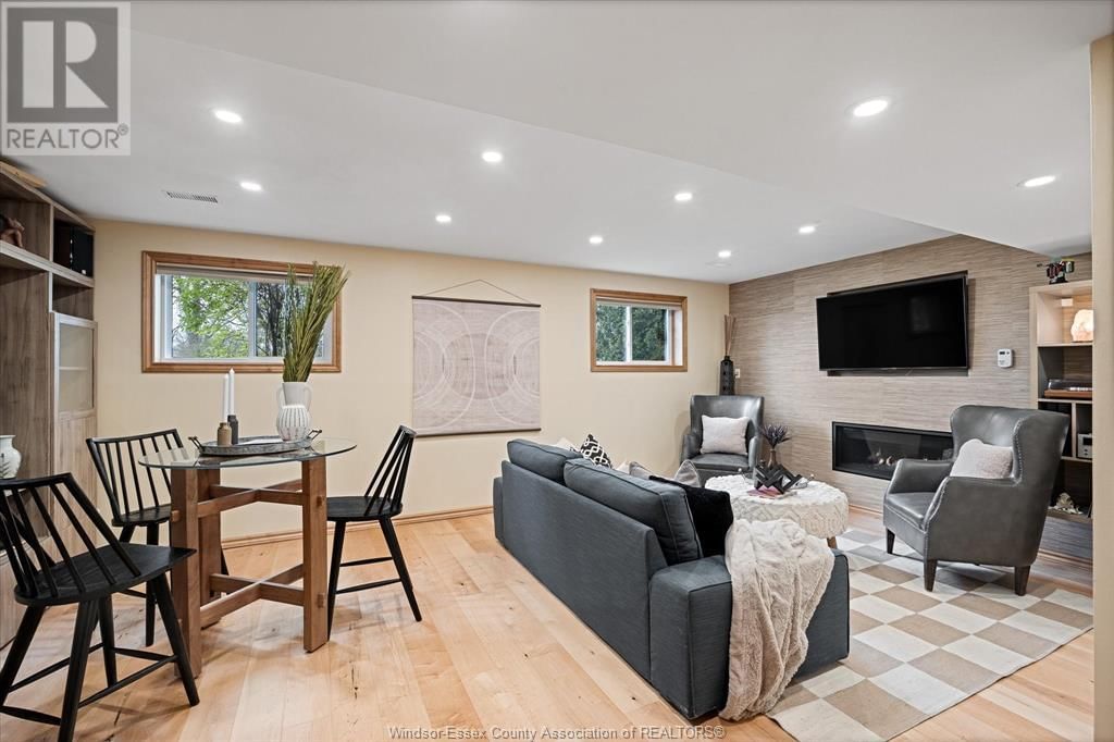 547 FLORENCE AVENUE Image 34