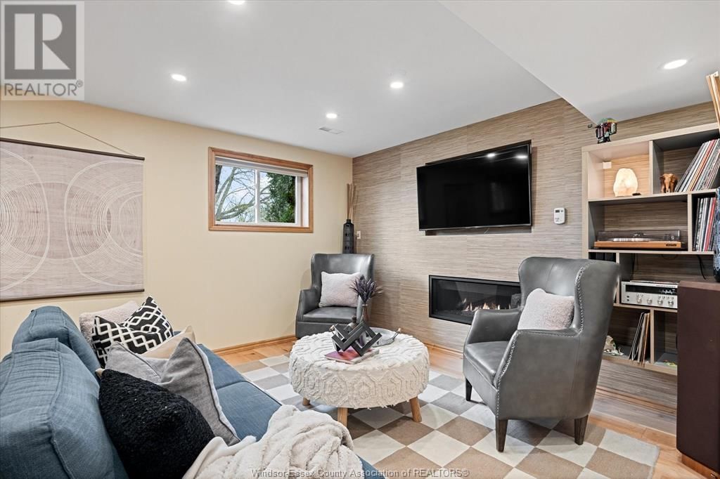 547 FLORENCE AVENUE Image 36