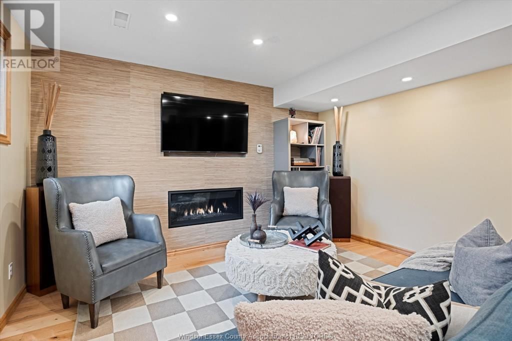 547 FLORENCE AVENUE Image 37