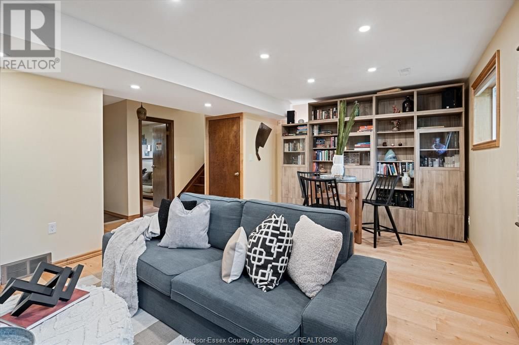 547 FLORENCE AVENUE Image 38