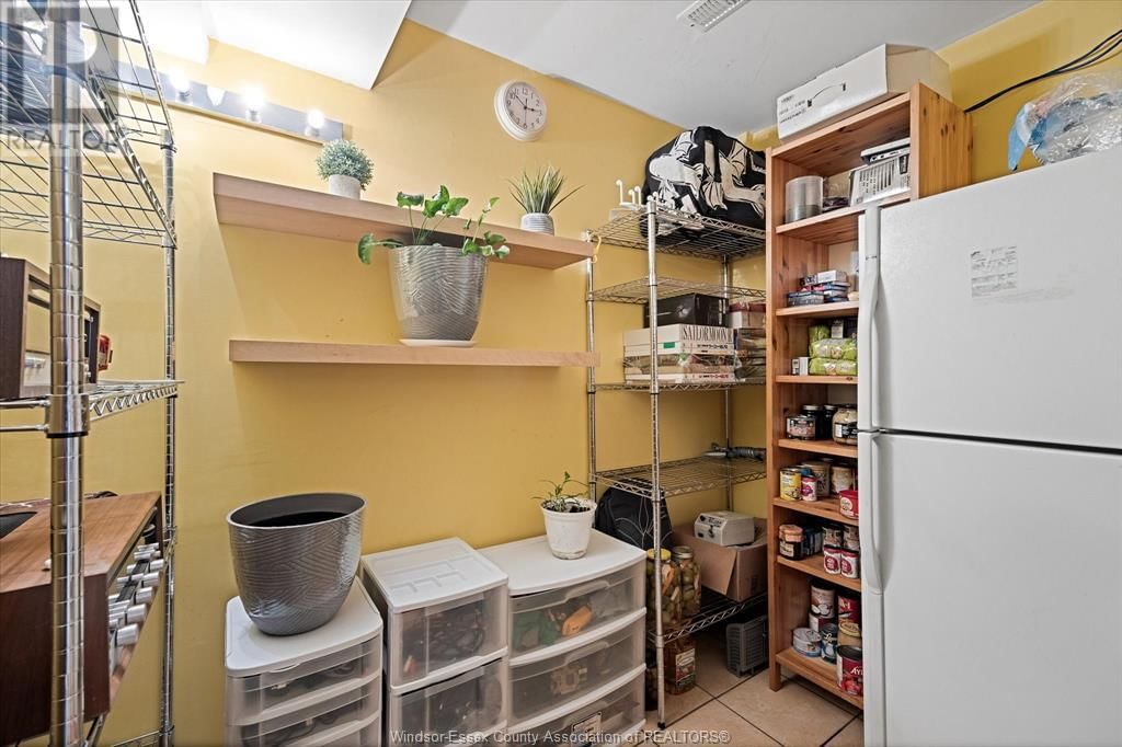 547 FLORENCE AVENUE Image 43