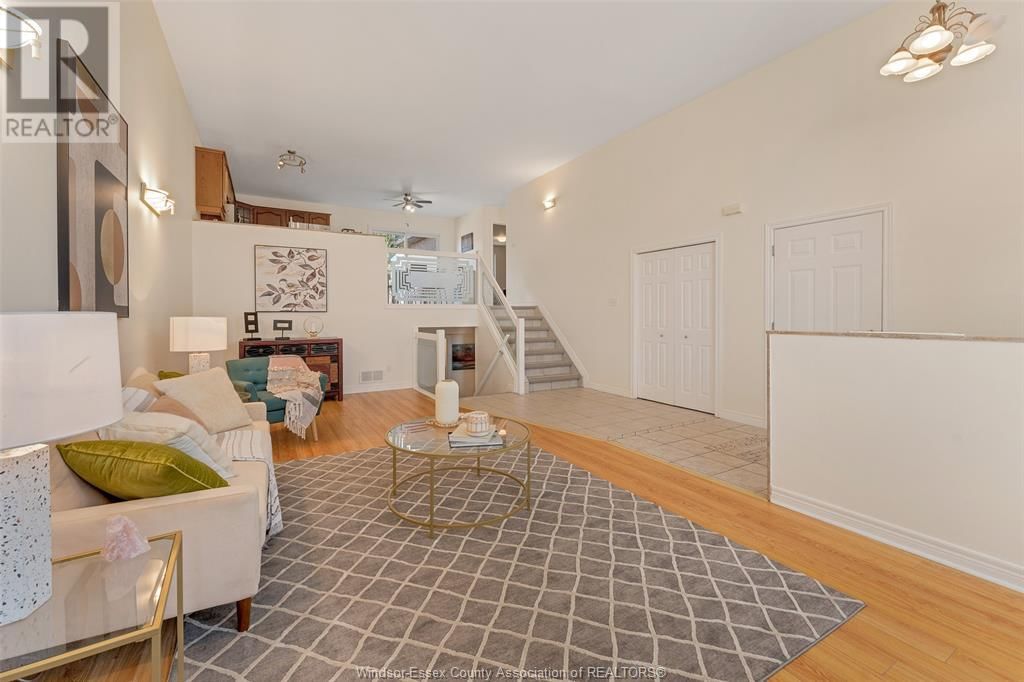 1564 IMPERIAL CRESCENT Image 10