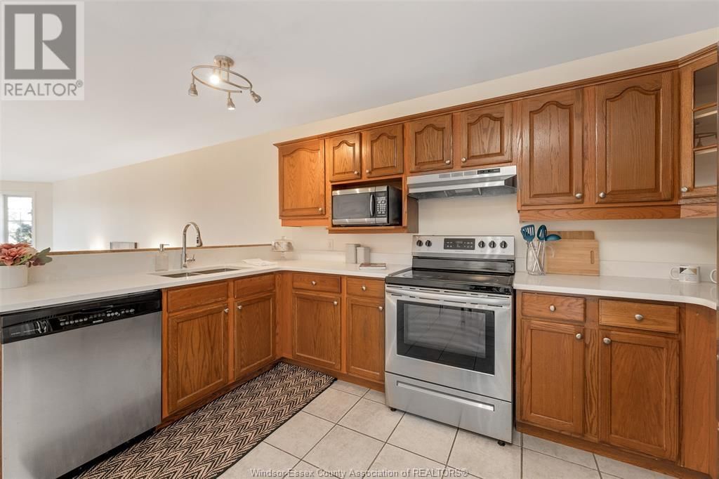 1564 IMPERIAL CRESCENT Image 15