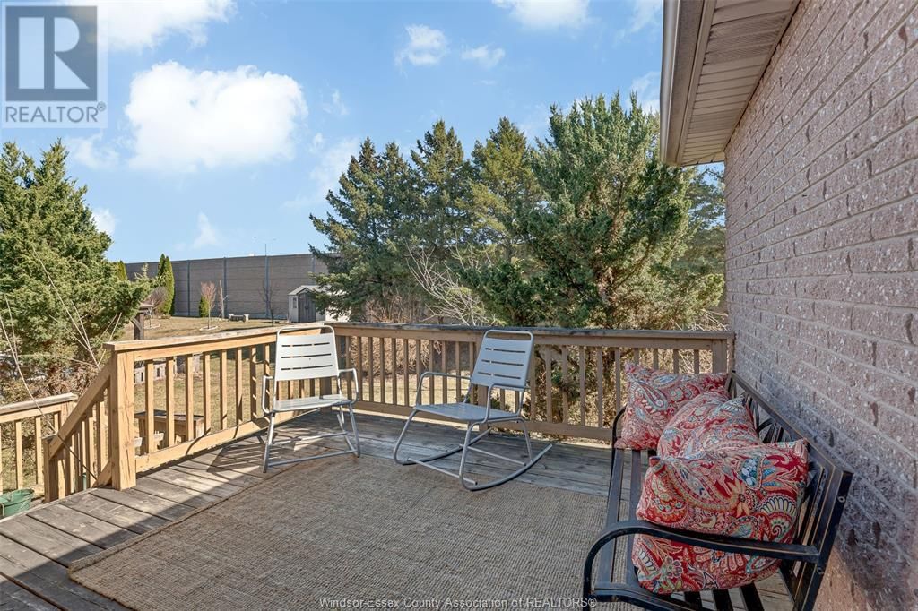1564 IMPERIAL CRESCENT Image 18