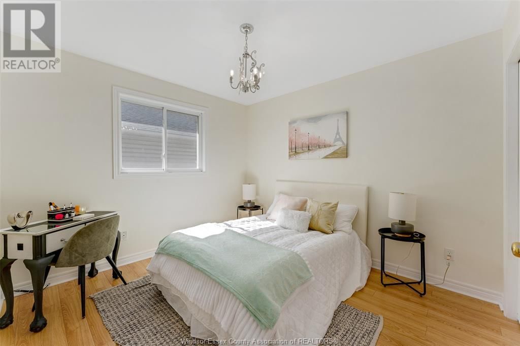 1564 IMPERIAL CRESCENT Image 19