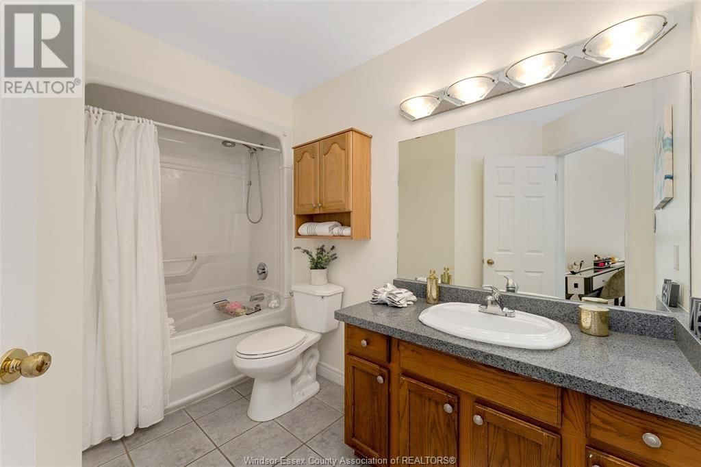 1564 IMPERIAL CRESCENT Image 20